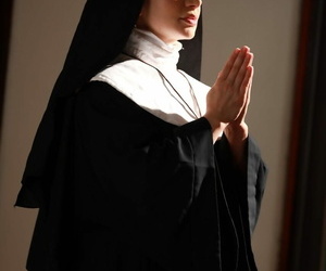 Egregio Nun in insulso